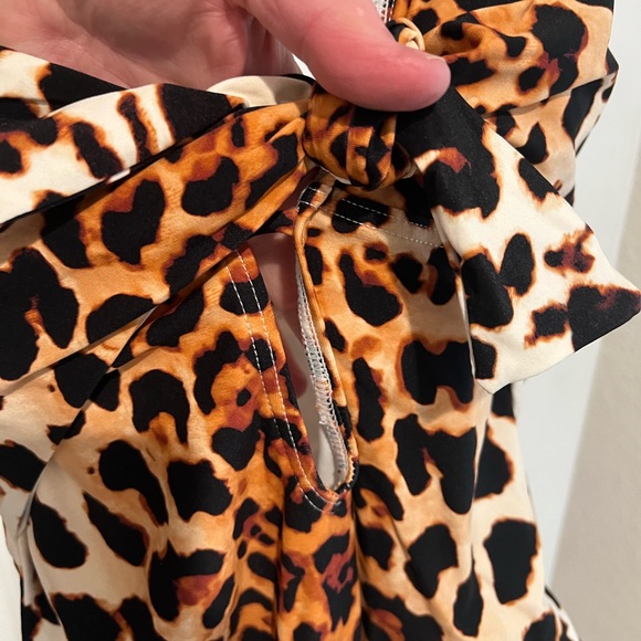 Vince Camuto Leopard Print One Piece - Picture 4 of 8